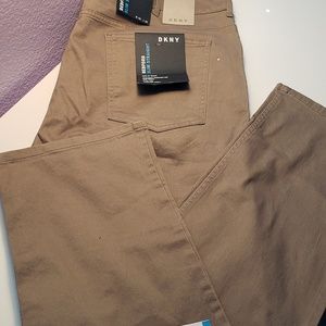 New DKNY Khakis Pants. Size 40x30 Brown Color